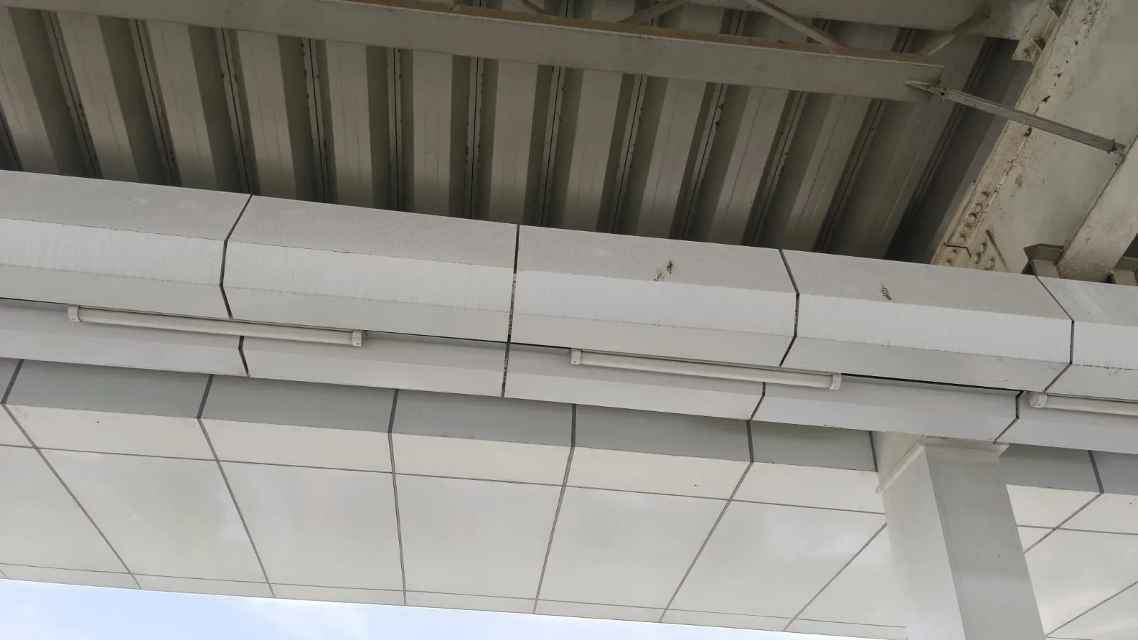ACP façade enclosure for cable tray covering. - image 1